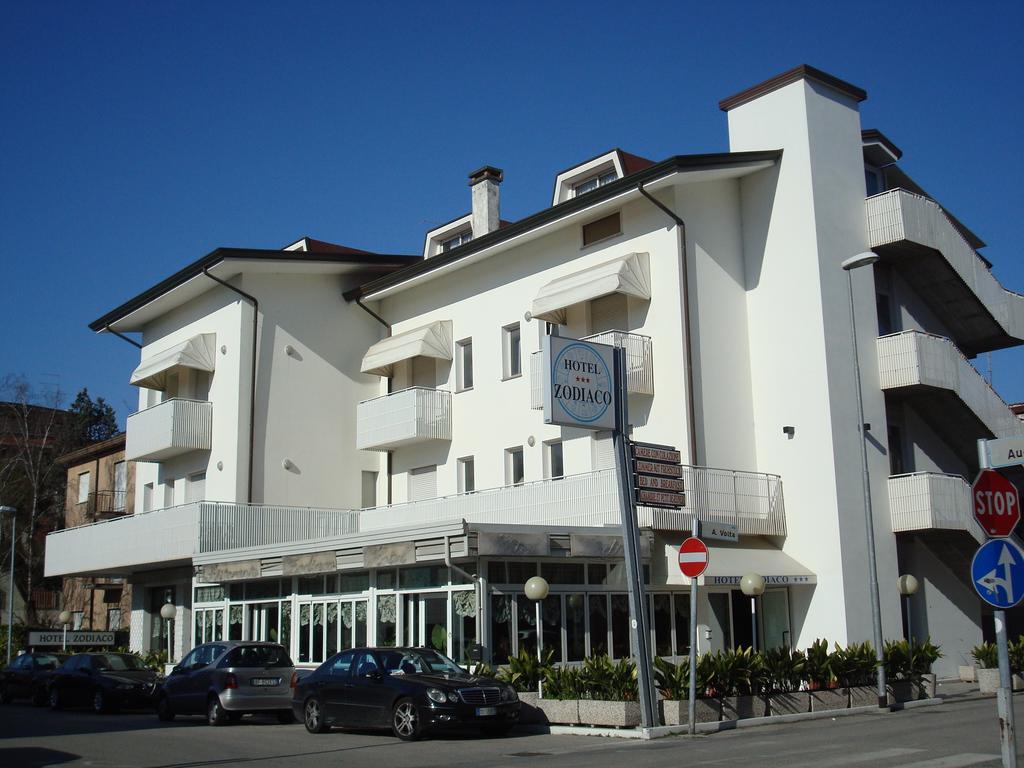 Hotel Zodiaco Jesolo Extérieur photo